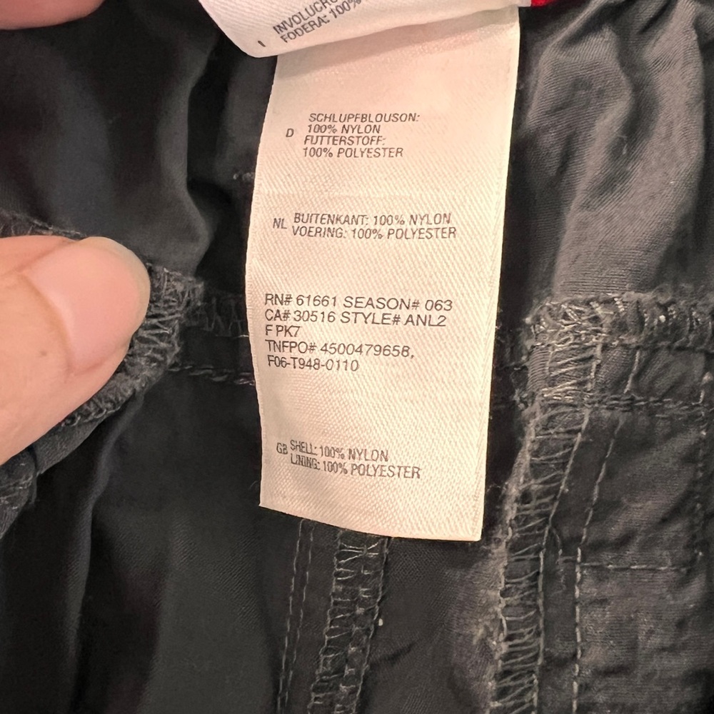 The North Face Men's Dark Gray Cargo Pants Zip- off Convertible Pants - Picture 9 of 13